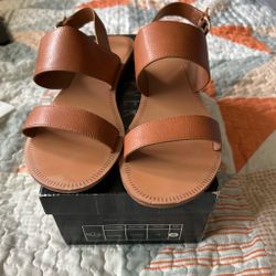 Forever 21 Tan Sandals Size 8