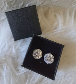 Halo stud earrings