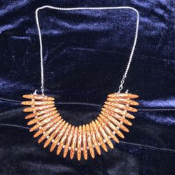 Collar Llamado ABANICO DE MADERA