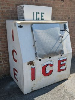 LEER 40 cu. ft. slant outdoor Ice freezer/refrigerator