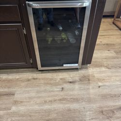 FRIGIDAIRE WINE FRIDGE 