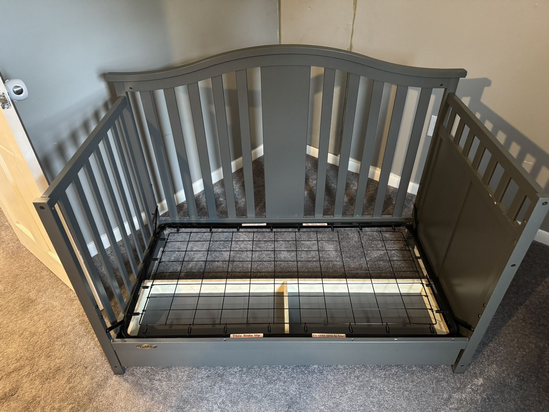 Graco Solano 4 in 1 Convertible Crib & Changer with Drawer