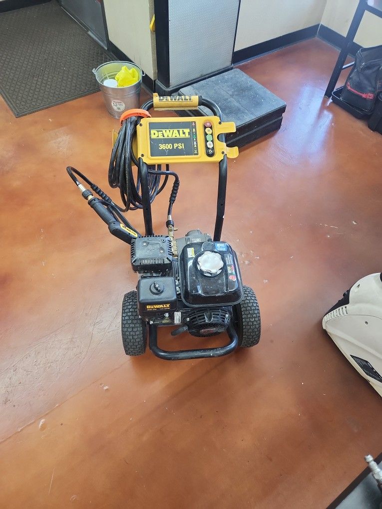 Dewalt DXPW3625 PRESSURE WASHER 3600 PSI HONDA