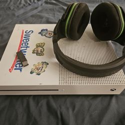 Xbox One With Headset