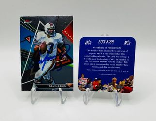 Dan Marino Signed Card With COA (492444) (Dolphins)