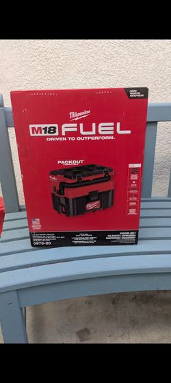 Milwaukee FUEL M18 pack out vacuum