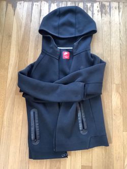 Boys black Nike tech