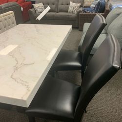 💥Vollardi Dining Table💥👈Financing Available Only $10 Down Payment🥳