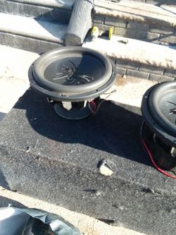 Real bass 2 12s soundstream 2000watts each sub