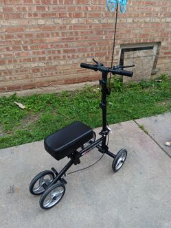Black ELENKER  Steerable Knee Scooter