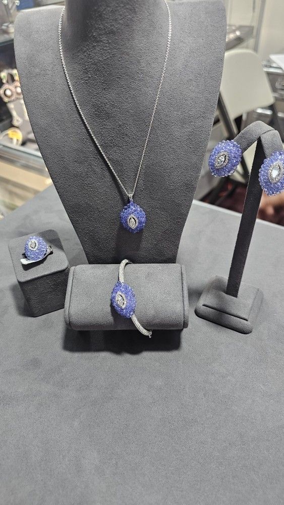Diamonds emeralds OH My