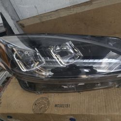 2020 2022 Ford Escape Passanger Halogen Headlight 