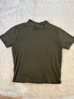Women’s olive green turtle neck crop top