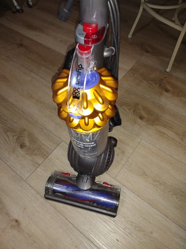 Dyson DC50 Ball Lightweight Compact ANimal