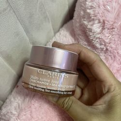 multi-active day cream (niacinamide and sea holly extract)