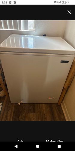 CHEST FREEZER WHITE ON WHITE WORKING EXCELLENT VERY WELL TAKE CARE PRICE TOTAL $250