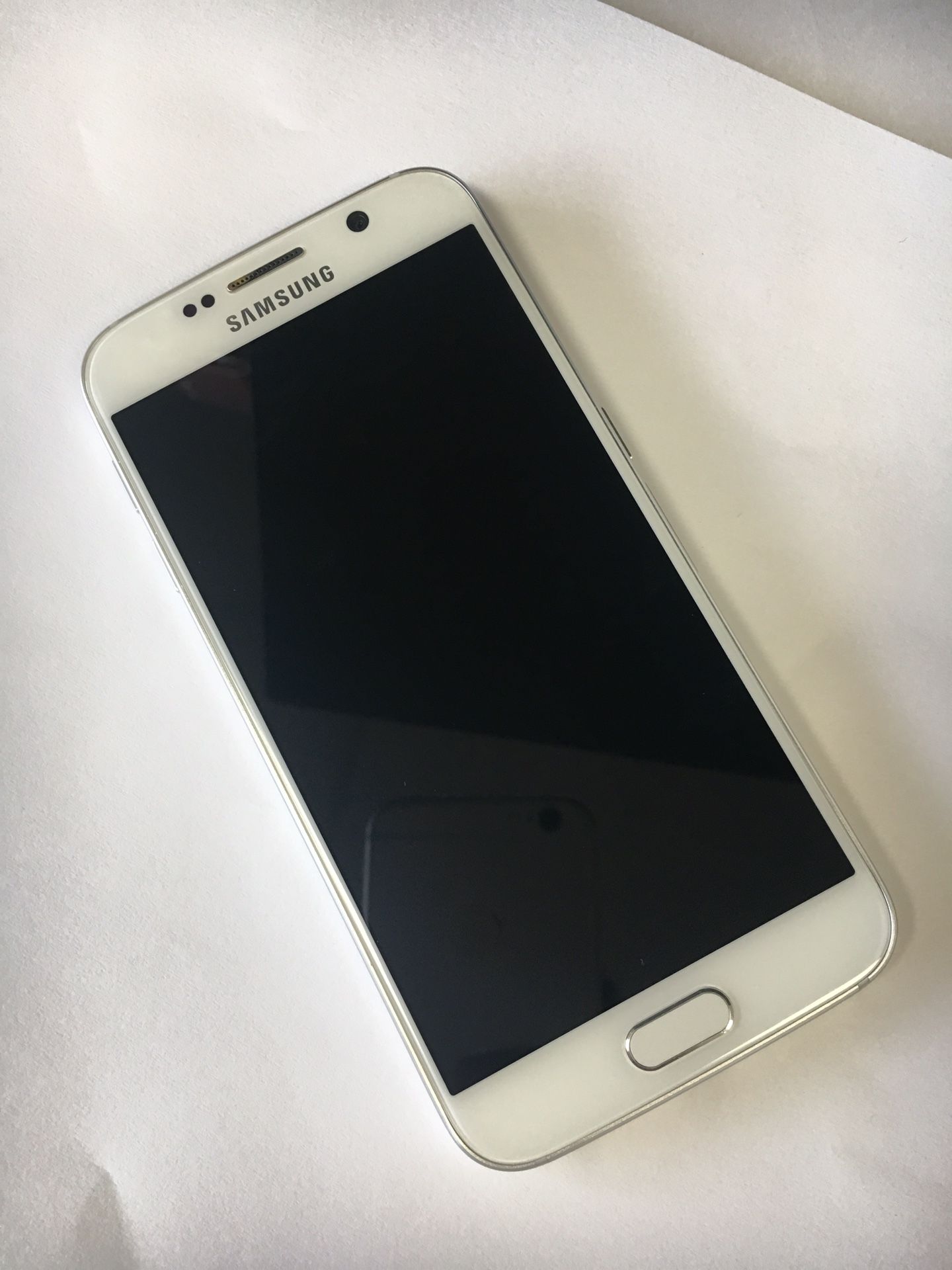Samsung galaxy S6 excellent condition factory unlocked comes with charger