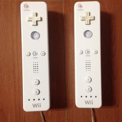 Nintendo WII 2 Remotes Controllers 