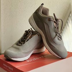 Women's Tennis Shoes - Size 9 Wide