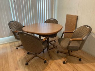 DINETTE SET WITH FOUR CHAIRS