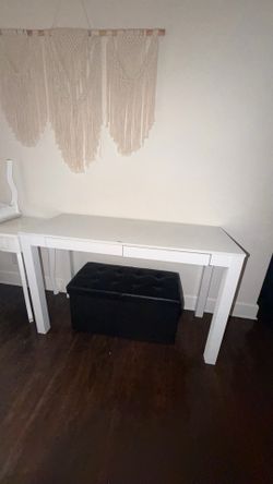 XL WHITE DESK USED