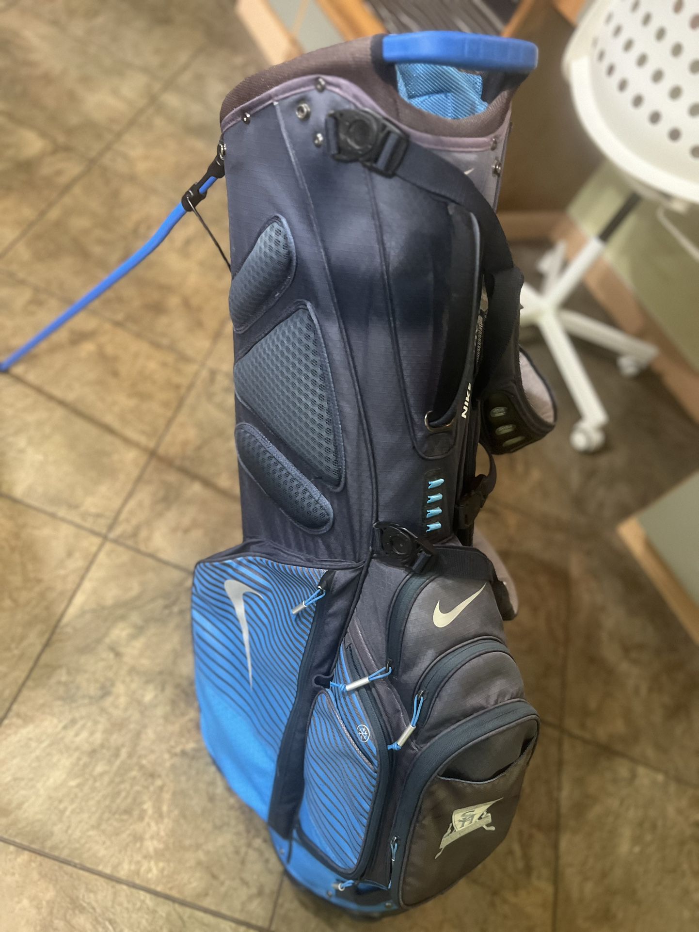 Golf, bag, Nike, two strap with Stand, 14 slots, waterproof, wi cooler, display, sweet, $129