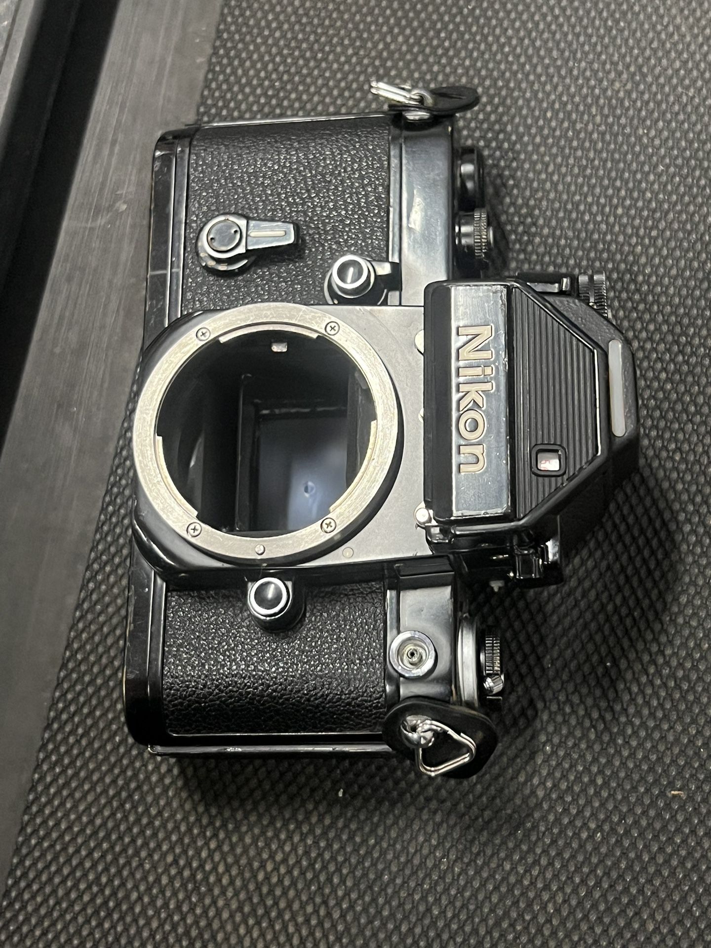 NIKON F2 EYE  LEVEL 35 MM SLR FILM CAMARA BLACK BODY FROM JAPAN 