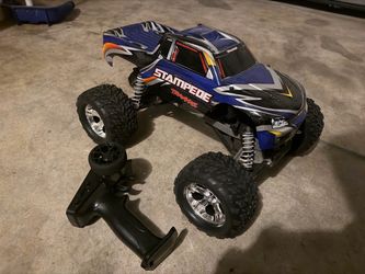 Selling a very clean Traxxas Stampede 2WD 1/10 scale monster truck. Great entry-level basher that’s super durable, easy to work on, and fast!