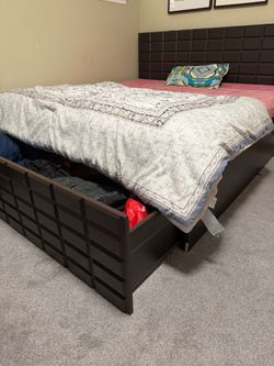 King size bed 6 feet x 6.5 feet- Move out of country sale
