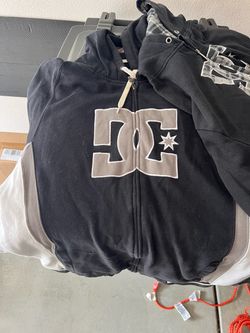 3 - Used XXL DC Sweaters (2) Volcom XXL Sweater (1)