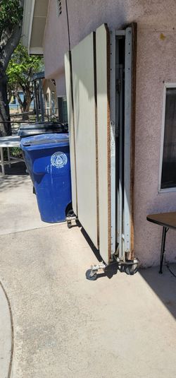 Folding table