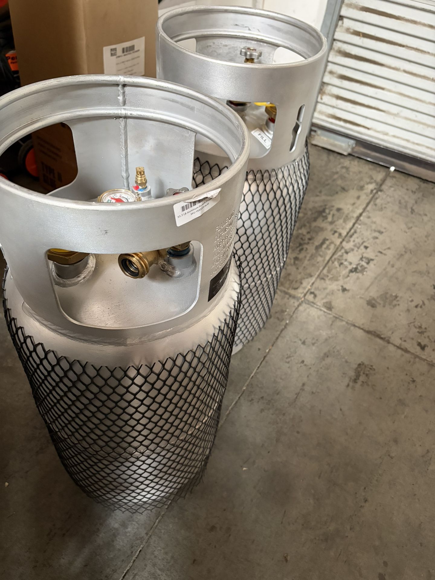 x2 33.5 Aluminum Forklift Propane Tanks Brand New And Filled With Propane