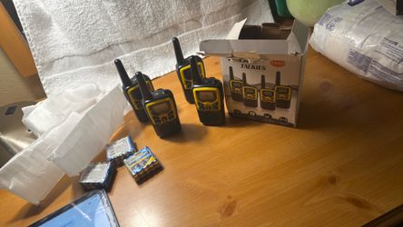 Brand New Walkie Talkies – 4 Pack
