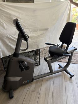 Life Fitness RS1 Recumbent Exercise Bike - Excellent Condition