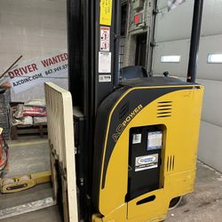 Yale Forklift Reacher 