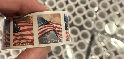 🇺🇸 Roll of 100 SEALED USPS Forever Postage Stamps - Fast 48hr Delivery!