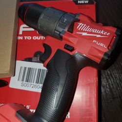 Milwaukee

M18 FUEL 18-Volt Lithium-Ion Brushless Cordless 1/2 in. Hammer Drill/Driver (Tool-Only)

