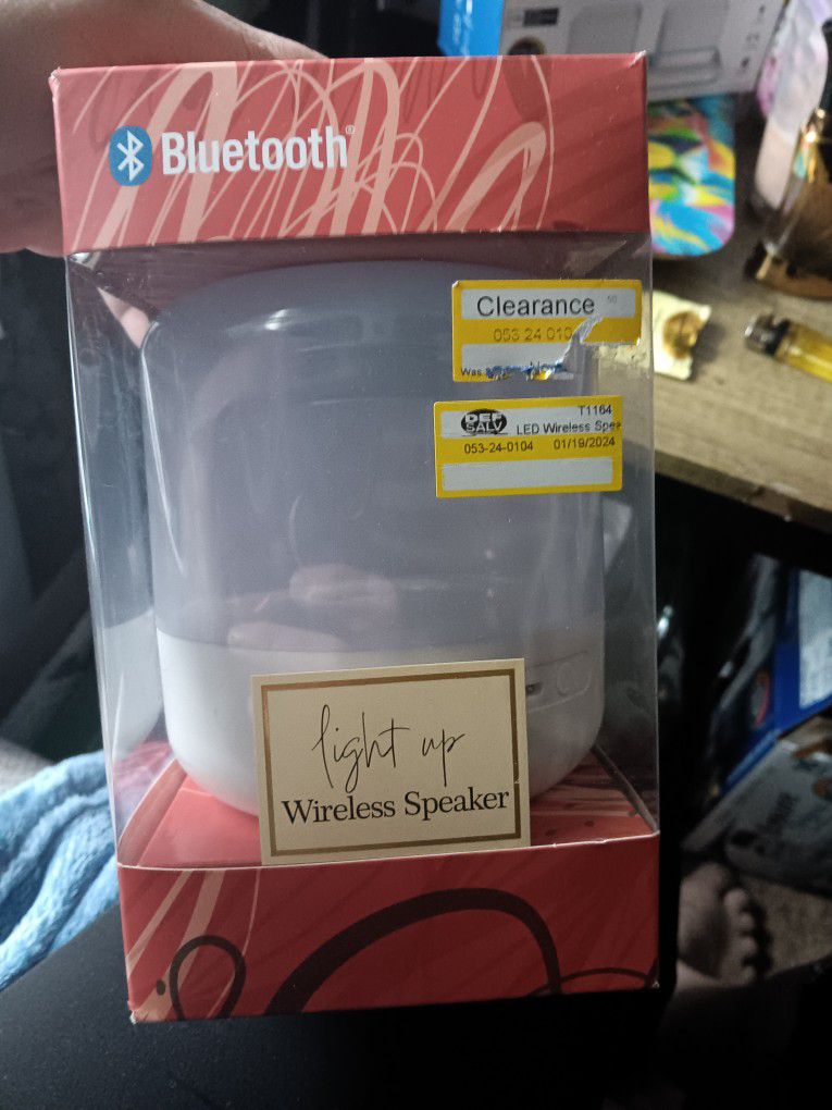 2 Bluetooth Speakers 