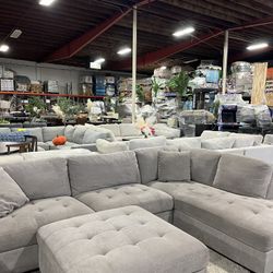 Thomasville Miles Fabric Sectional With Ottoman 