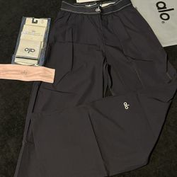 Women's Alo midnight navy yoga pants 