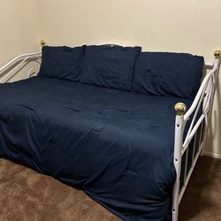 Day bed with trundle