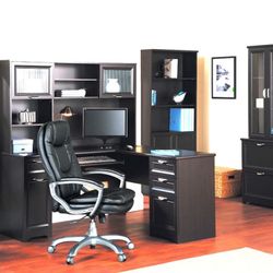 Realspace Magellan office furniture set