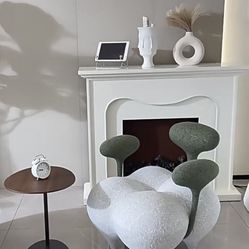 Modern Sculptural Accent Chair – Unique Artistic Design