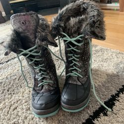 Justice Snowboots size 8