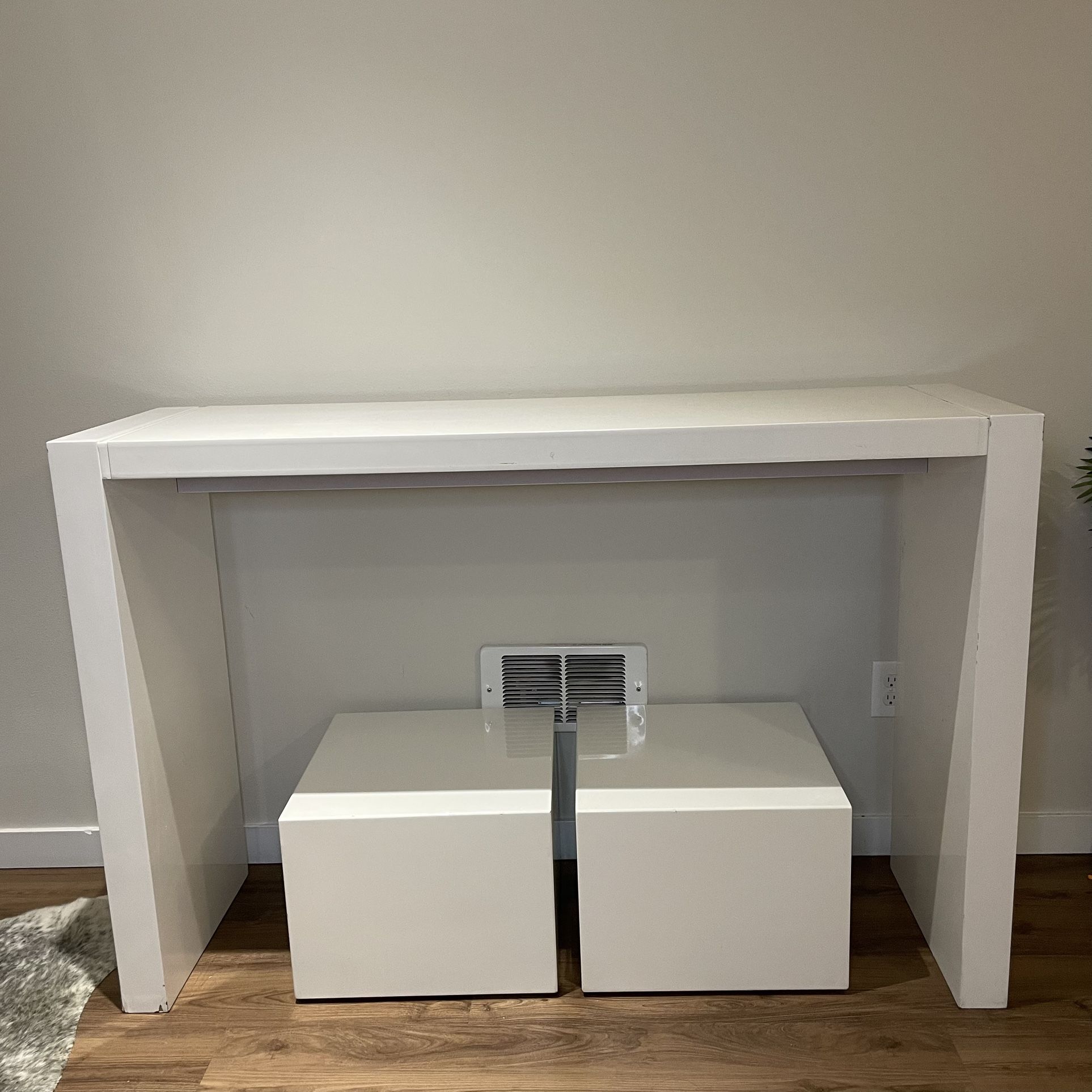 White Aminia Counter Height Dining table & matching square stools