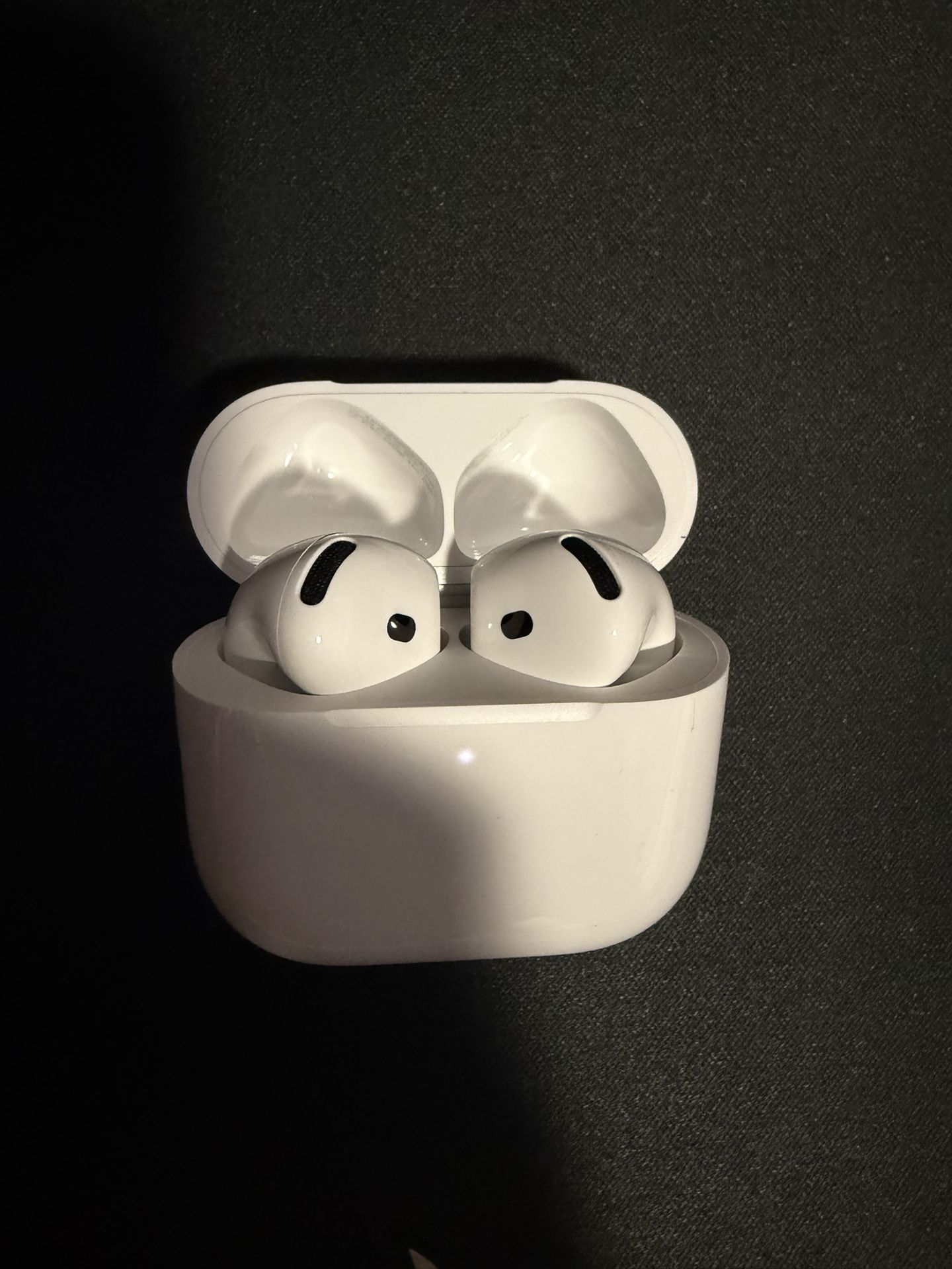 AirPods 4 BRAND NEW NEVER USED