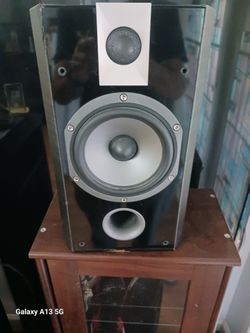 Focal speakers pair