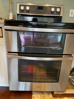 Electric Double Oven Range Whirlpool 6.7 Cu. Ft.  Very Clean