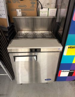 Sandwich / Salad Prep Refrigerator