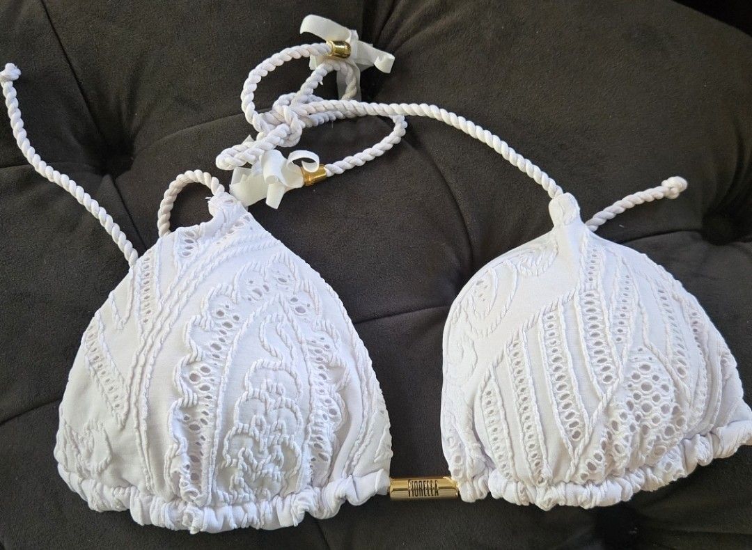 Lace Triangle Bikini Top Only White
Fiorella
Size M
New